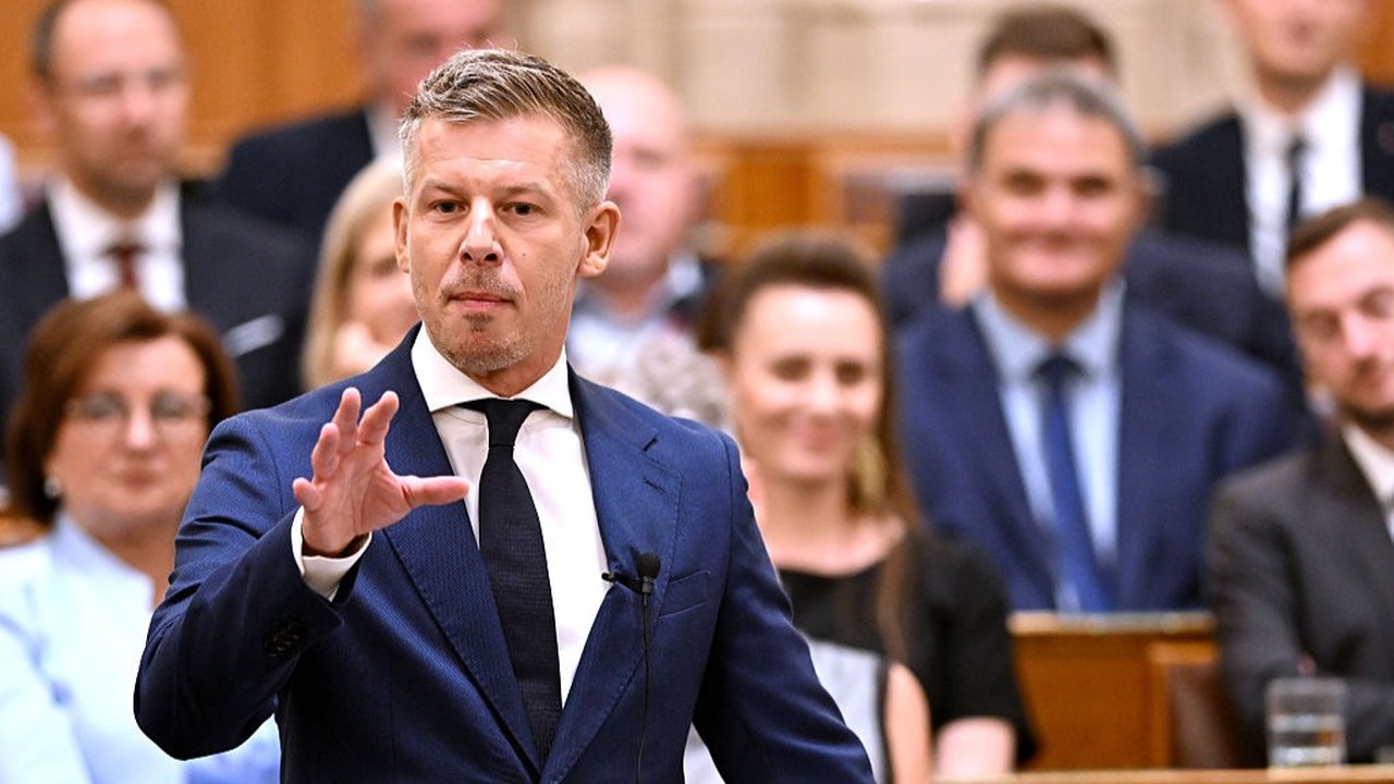 Magyar Péter: berendeltük a Mol vezérét a kormányülésre az üzemanyagárak miatt