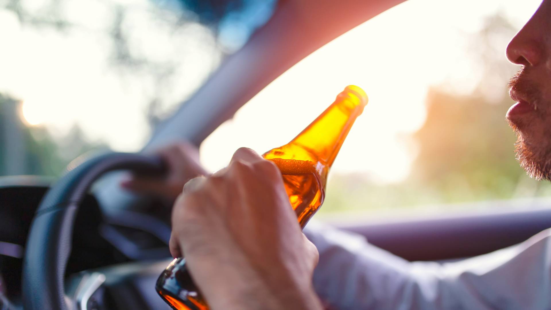 Vakon, részegen, jogosítvány nélkül vezetett egy férfi 240 kilométeren át az autópályán
