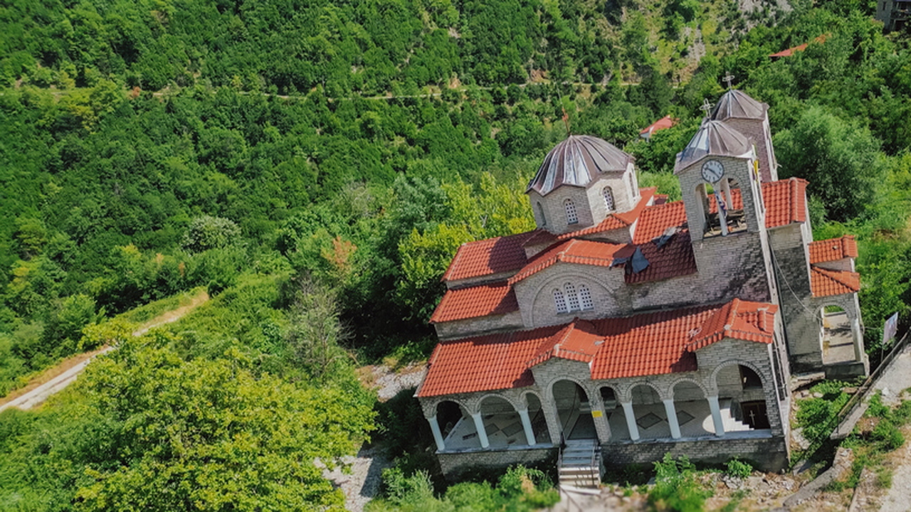 Megdőlt szellemfalu