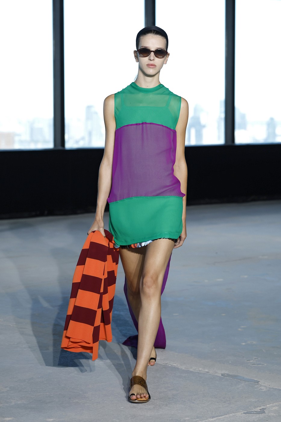 Zankov SS2027 kollekció egyik modellje a kifutón a New York-i divathéten