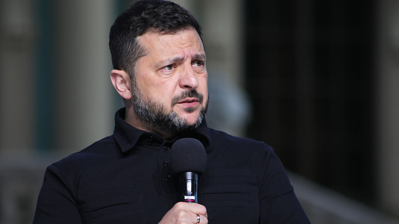 Friss hírek: Majdnem orosz drónnal ütközött Zelenszkij repülőgépe Moldovában. Az incidens valószínűleg nem baleset volt.
The post Megpróbálták megölni Zelenszkijt külföldön first appeared on nlc.